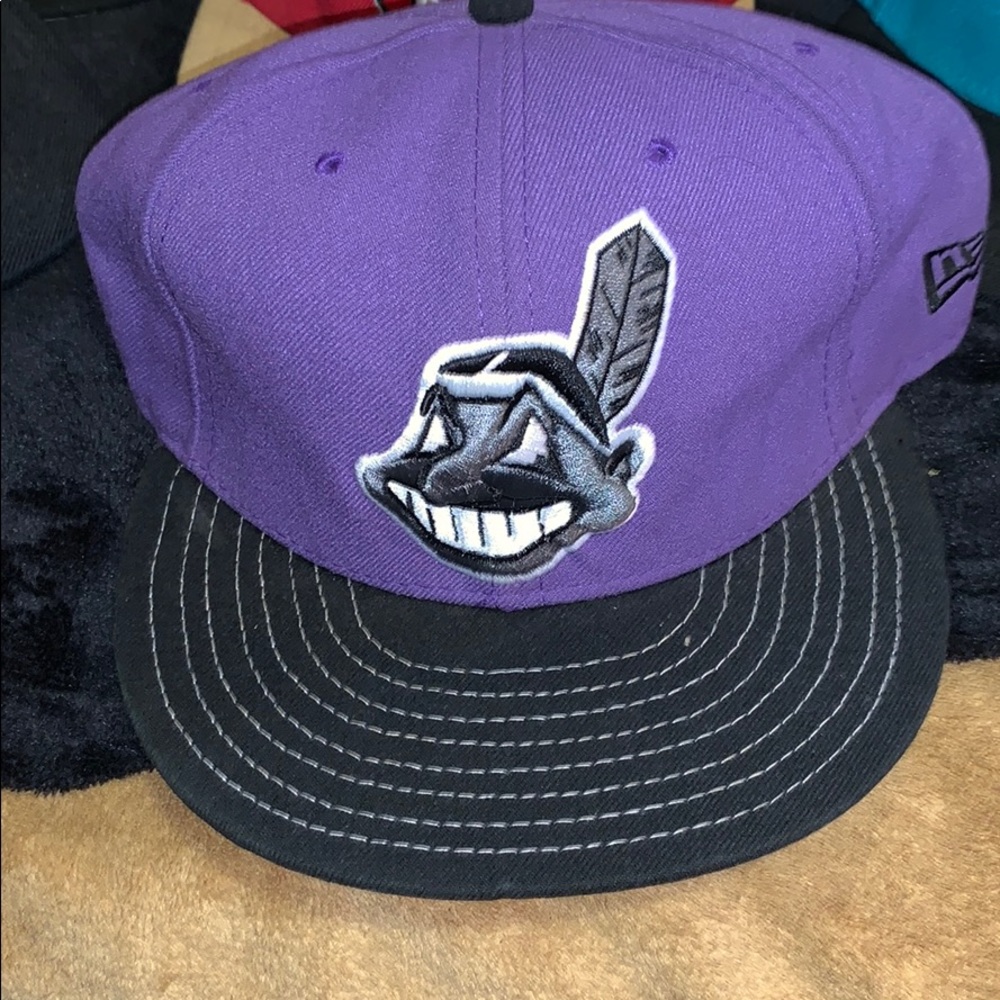 Fitted caps - Picture 3 of 8
